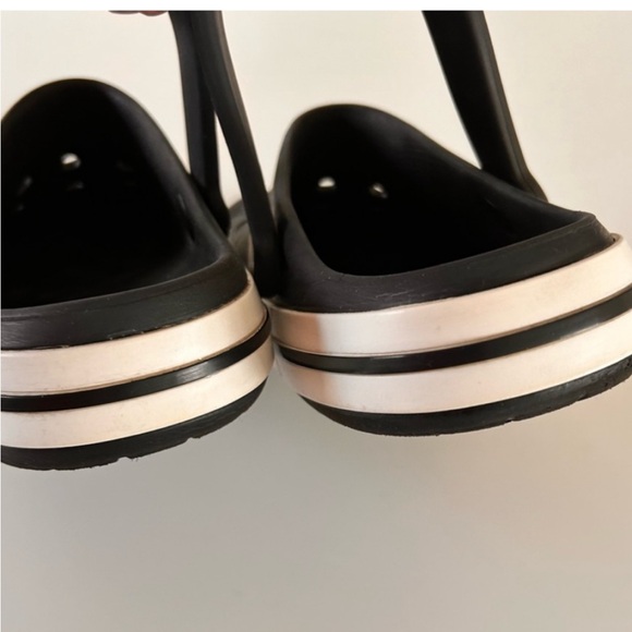 Crocs, Size 9, Excellent Condition. Perfect for casual outings. - Picture 7 of 9